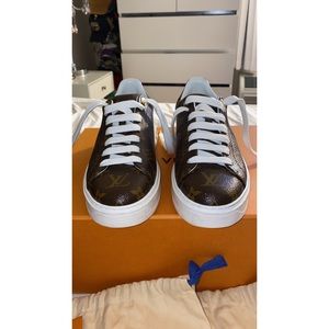 Authentic LOUIS VUITTON Time Out Sneaker. Size 38.5